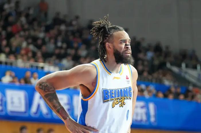 北京和福建的比赛看了下半场，看得我一头雾水。北京队完全是不想赢，想赢的话为啥最