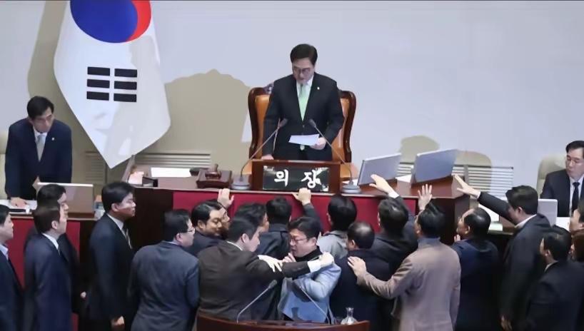 联合国现场尴尬了，朝鲜代表一句话把日本问懵了。那一刻的安静，说白了不是礼貌，而