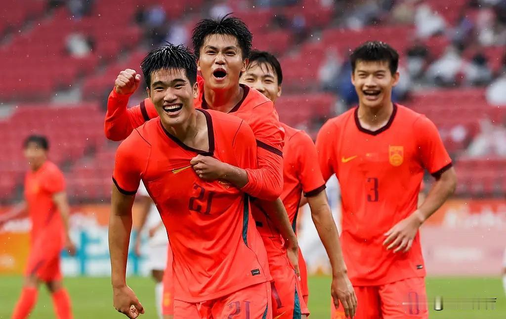 中国亚运男足3-0完胜泰国，主要球员打分：1人优秀、4人良好16号李昊（门