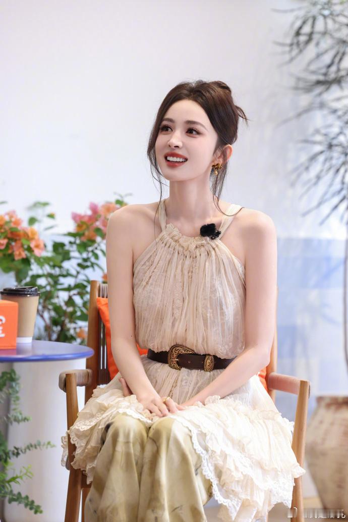 娜扎hi6化妆师杨单娜扎甜椒妆娜扎hi6化妆师杨单化的甜椒妆！一眼心动!化妆师杨