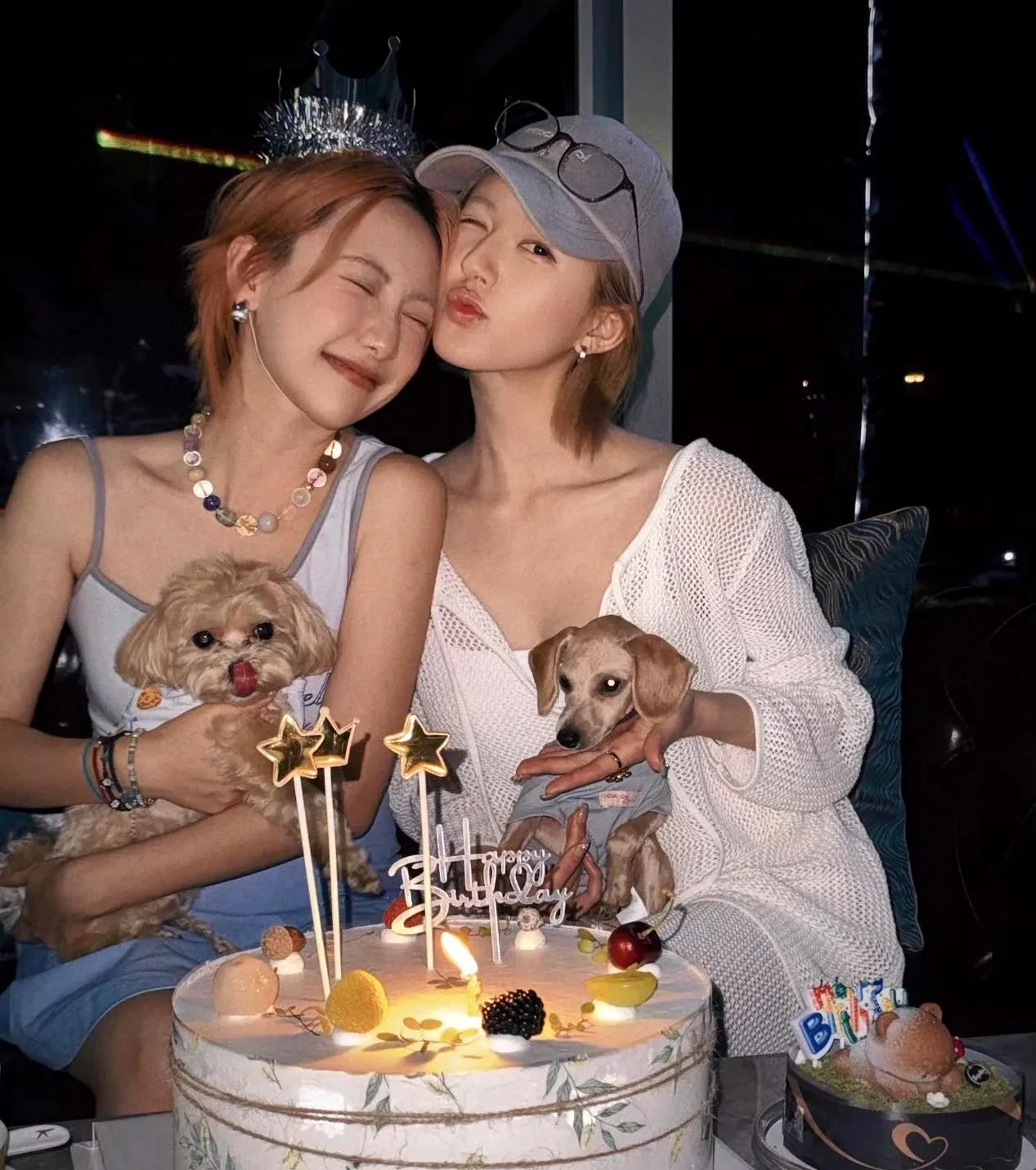 女明星真正关系好的，基本都不是经常营销姐妹花的那些人，很多都是不出名的小演员，或
