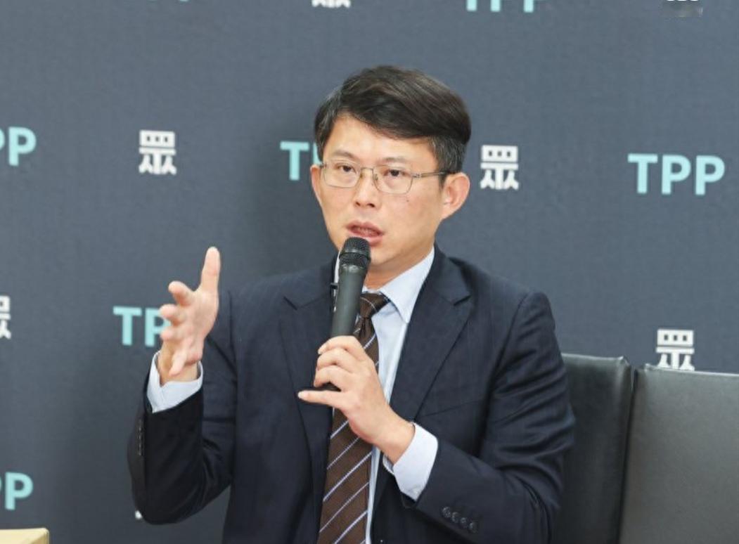 柯文哲大嘴一漏抖出“双柯”密会“绿白合”肮脏交易，蓝绿反应强烈，柯文哲终