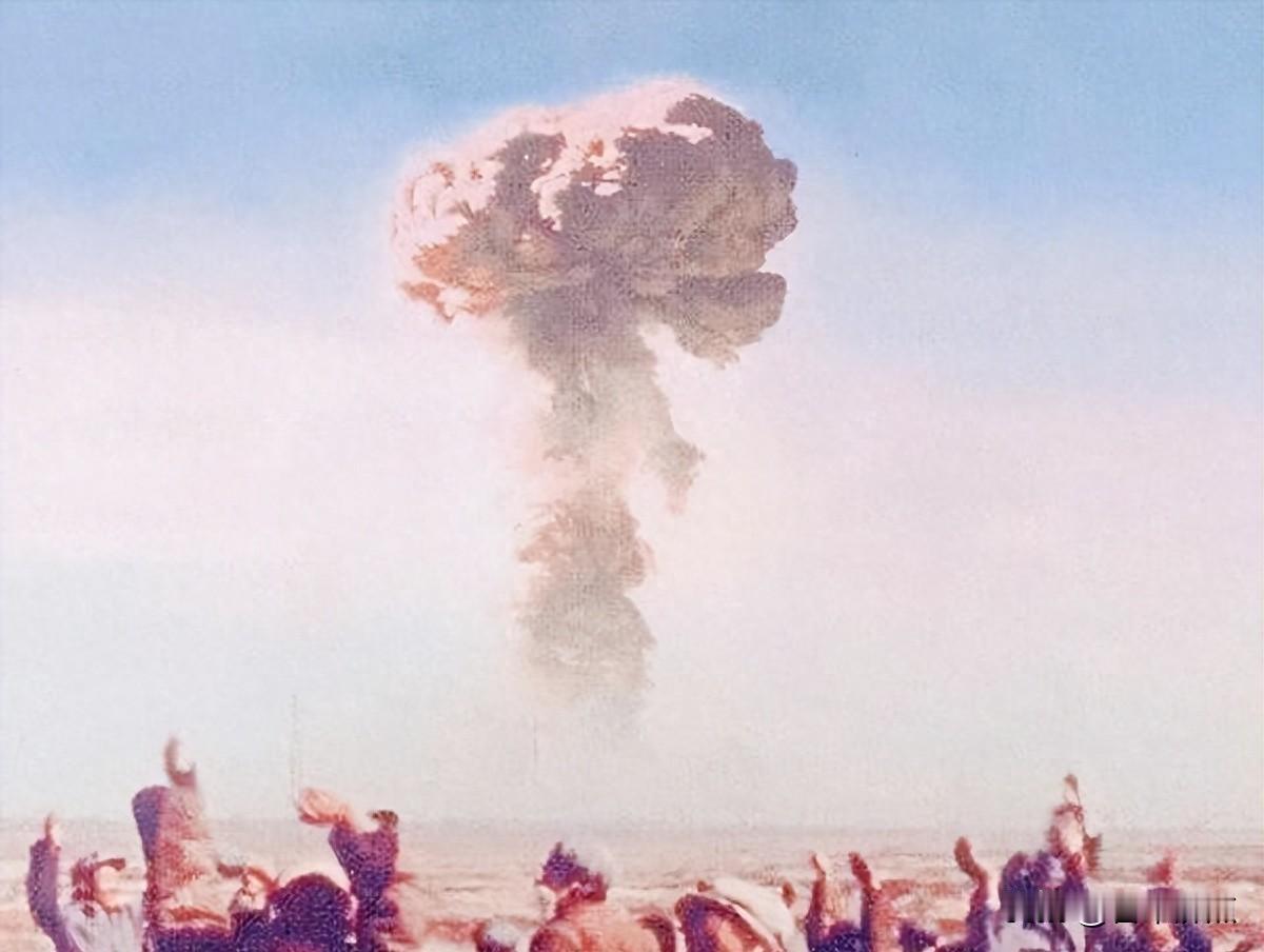 西太平洋没缓冲了，白宫头顶悬着弹，真打起来谁先扛不住？最近听人聊起中美之间的事