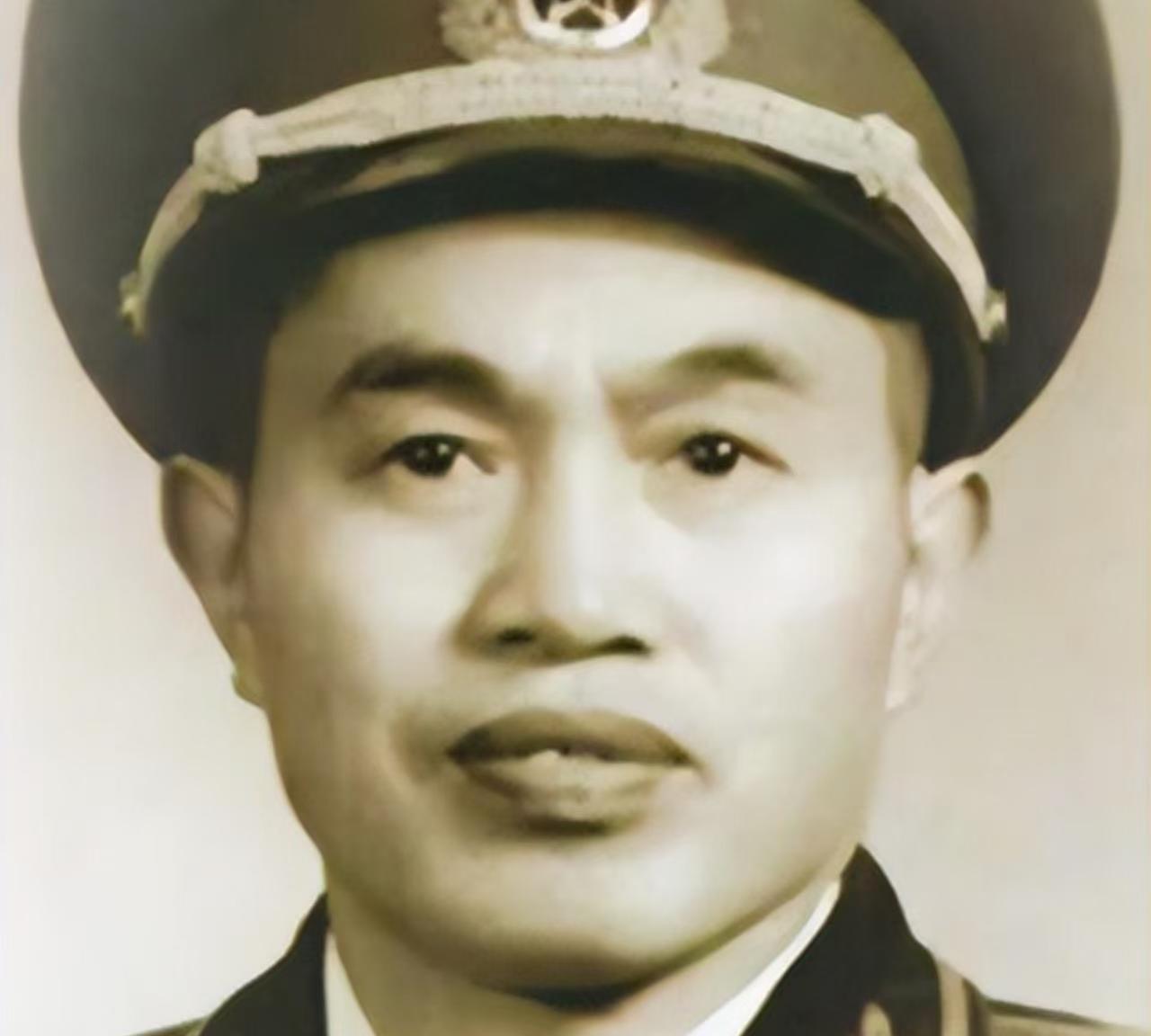 55年授衔时，毛主席知道此人的军衔后大怒：不能总是让老实人吃亏。1955年，当毛