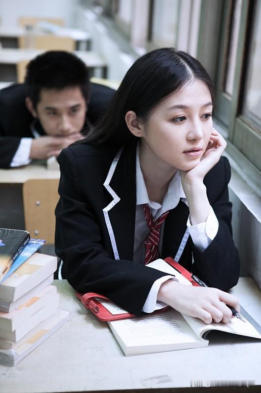 当年高中的时候，班里有一个女同学非要给她的男同桌私奔，男同学倒也干脆直接就给答应