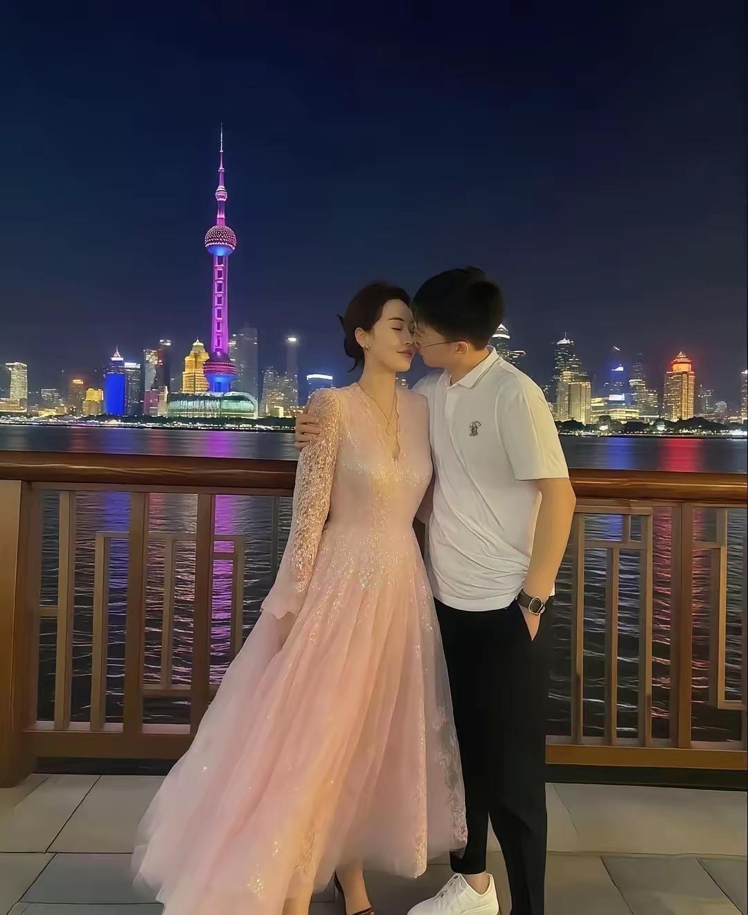 遇到贵人先立业，遇到良人就先成家。遇到富婆，那就是成家又立业姐姐一身