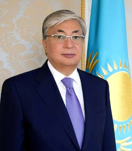 哈萨克斯坦总统托卡耶夫这是倒向美国了，据报道，美国对哈萨克斯坦征收关税和日本、韩