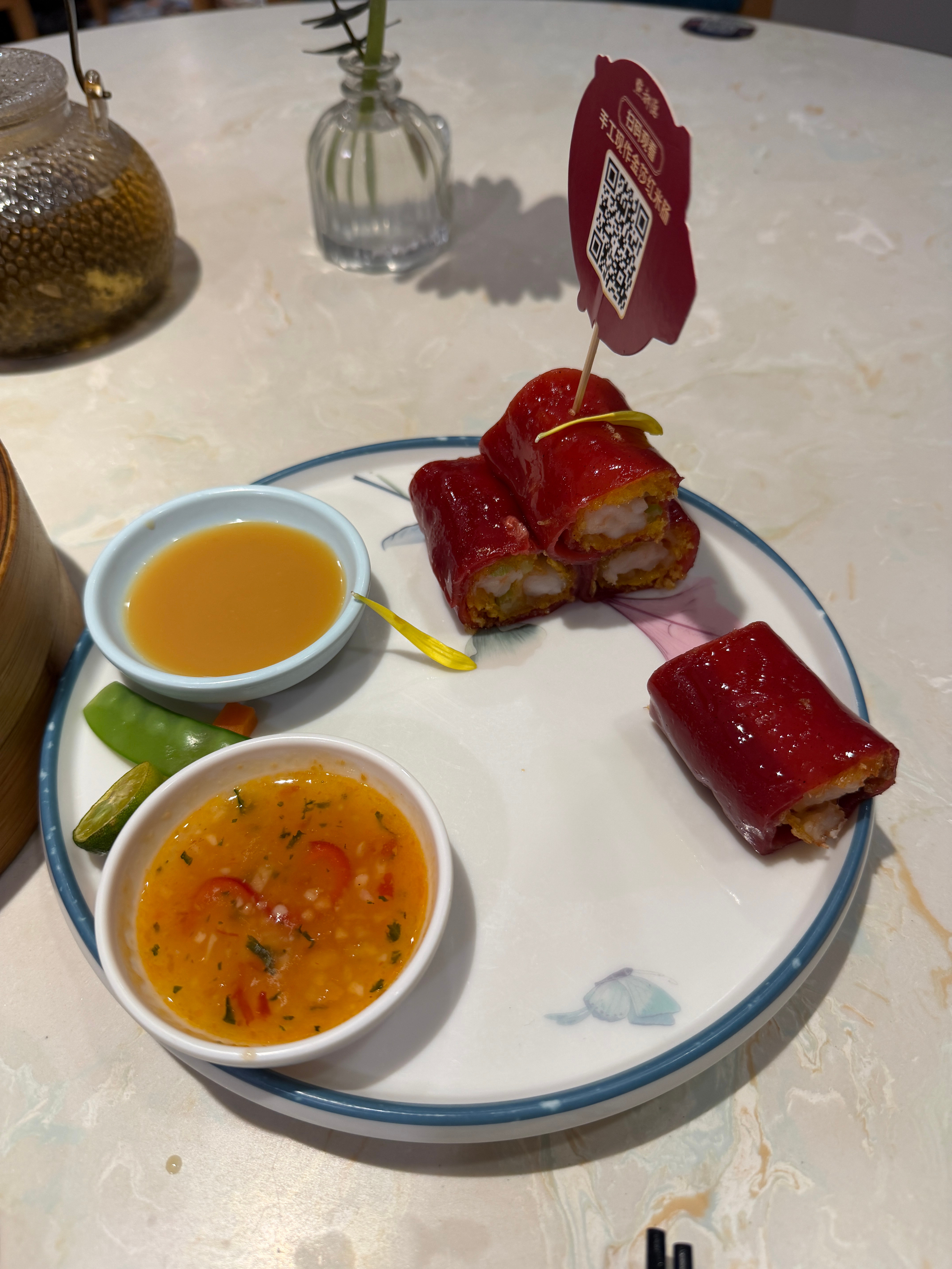 都怪我们餐厅是个粤餐厅中午上完一堆点心之后就想来吃点心…