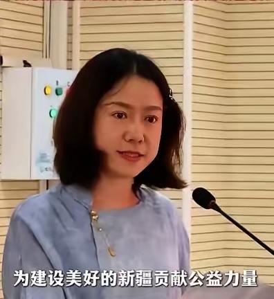 这美女自从爷爷辈的老公去世后，她也自由了，越活越年轻了。