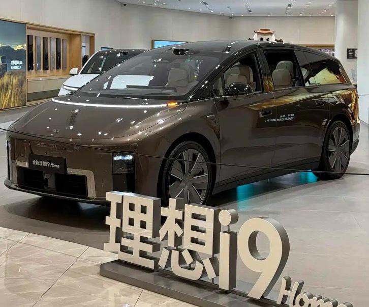 年初还想不通理想为啥把本来砍掉的i8又捞出来卖，看完i9发布会彻底懂了。先给