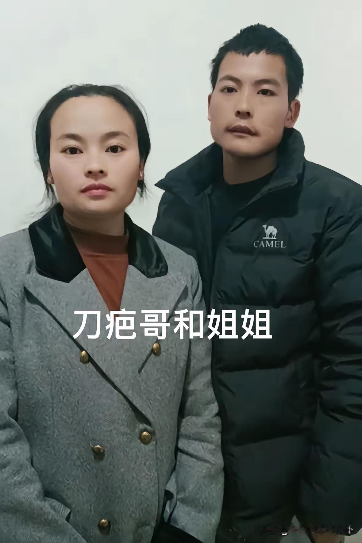 刀疤哥被流量反噬了！家人还傻乎乎的开直播，蹭流量。姐姐妹妹现在都举着个手机直播