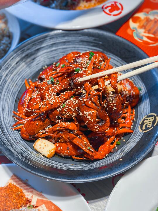 武汉吃虾封神现场！建议推广到全国🦞