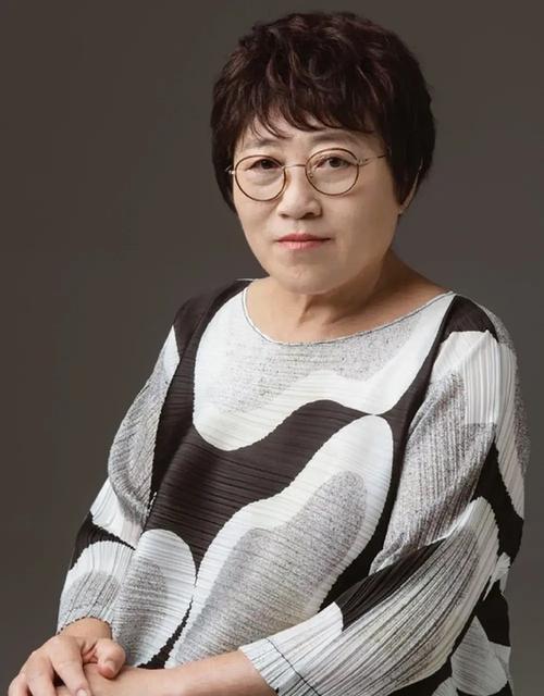 性学专家说：“女人如果真的爱上你，她的第一反应，一定是给你买东西。”这句话