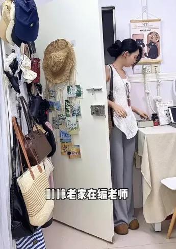 四年前，她铁了心砸掉广西老家的铁饭碗。月薪2600元的教师编制，一头扎进深圳。私