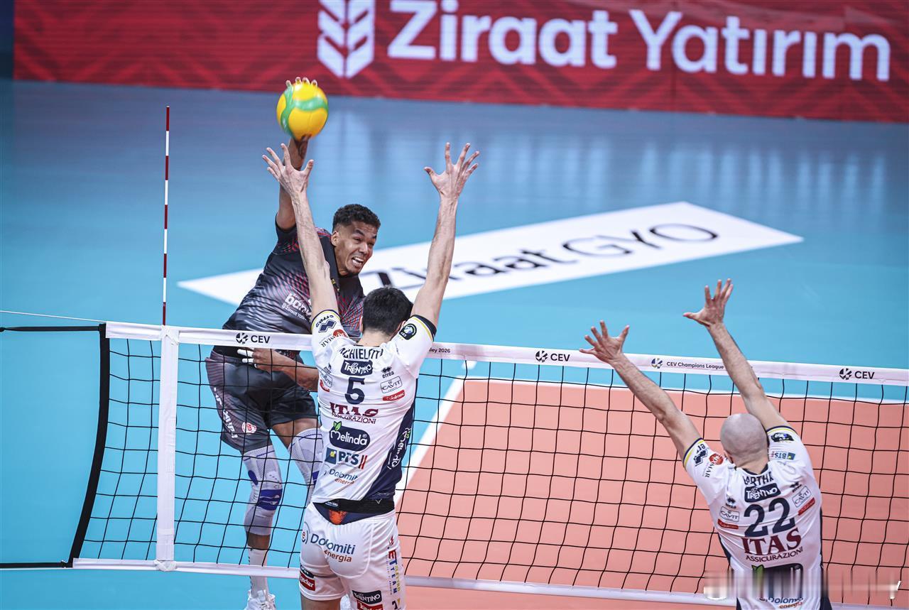 (⊙o⊙)…特伦蒂诺欧冠0-3被安卡拉农行扫飞（15-2531-3322-2