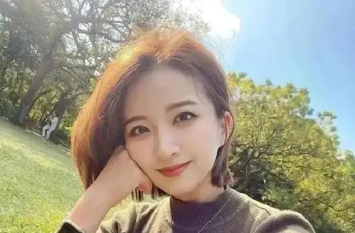 前几天外甥的婚礼上，我姐跟离了十几年的前夫并排坐在了主桌这场婚礼，男方全款