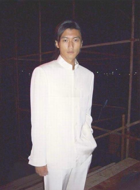 20年前，好清瘦的阿娇啊2006年，谢霆锋与阿娇、阿Sa、郑希怡到厦门为中秋晚会