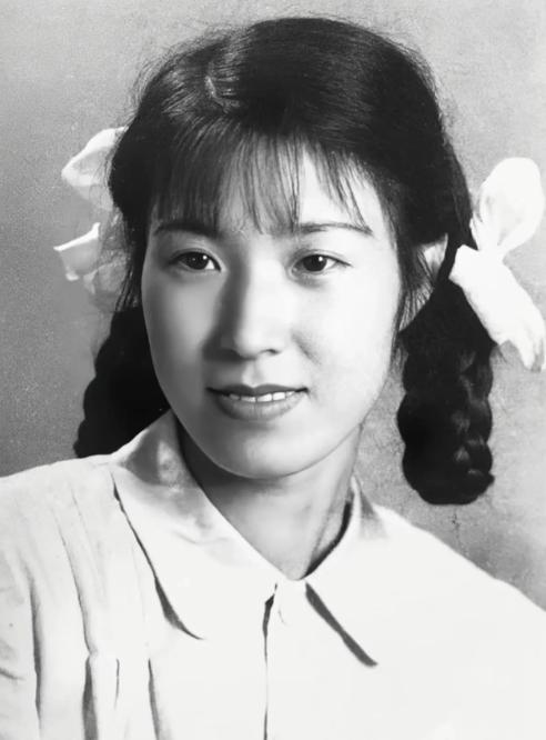 1956年，李玉琴到管理所探望溥仪。管理员考虑到两人结婚14年未同房，破例让她留