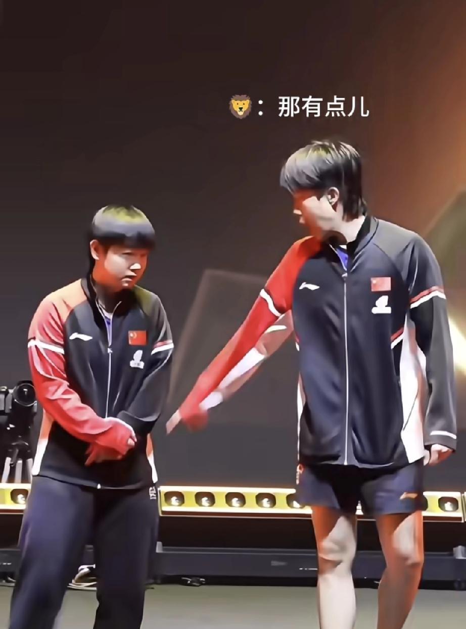 哈哈，莎莎真的除了打比赛，其他时候都是迷迷糊糊的，原来混双颁奖那晚也闹笑话