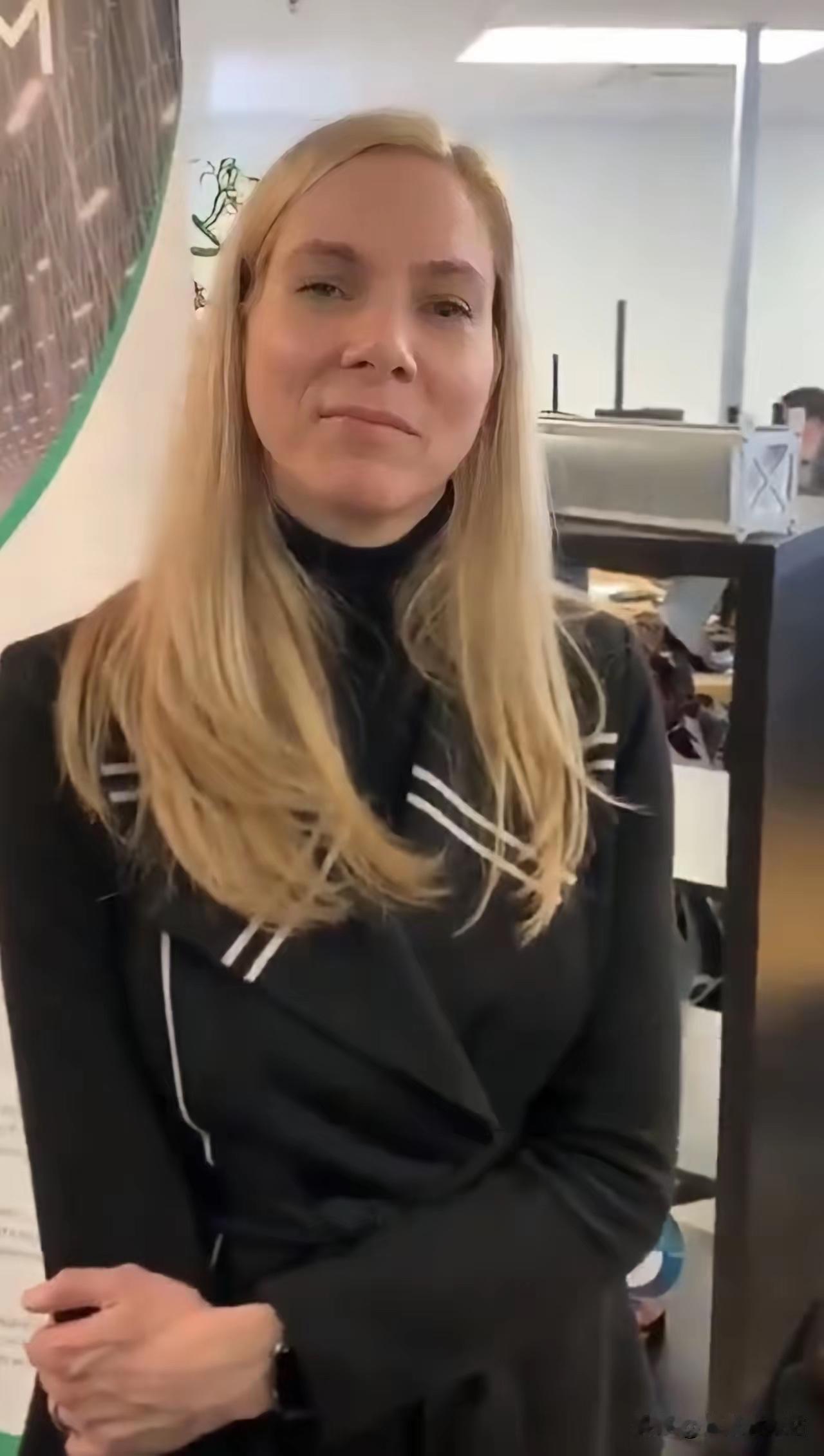 西方的伪善表现的淋漓尽致。记者采访加拿大体育部长并问道："你之前要求因入侵乌克兰