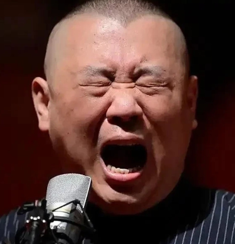 睚眦必报，非郭德纲莫属！昨天晚上，郭德纲拍视频，拿出了一块儿羊骨头。声称是坦