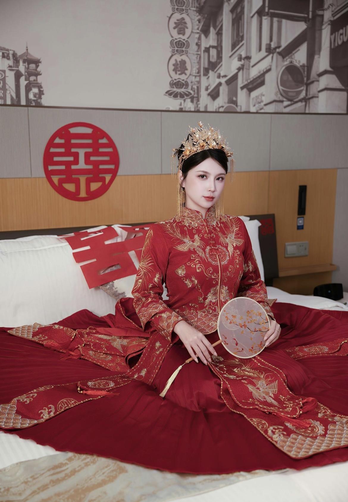 中式婚礼汉服则充满古韵，仪式感满满旗袍与汉服之美,你更喜欢哪个?