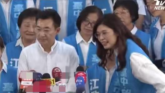 国民党主席郑丽文在台中给参选人江启臣加油打气时，对媒体说这次访问大陆是在“九二共
