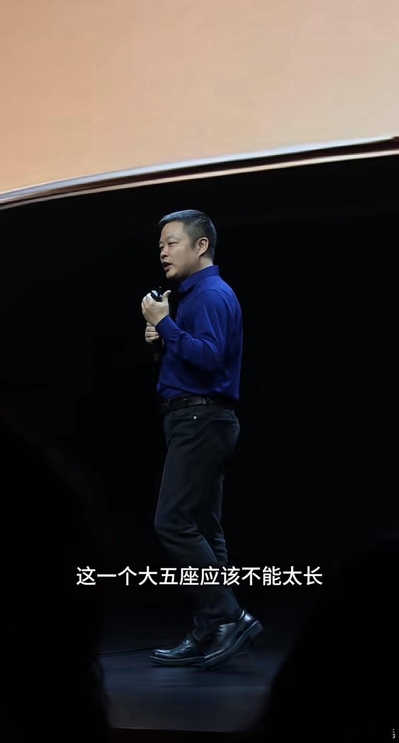 何小鹏谈自动驾驶新国标何小鹏在沟通会上透露，小鹏其实也是这次自动驾驶和电池安全新