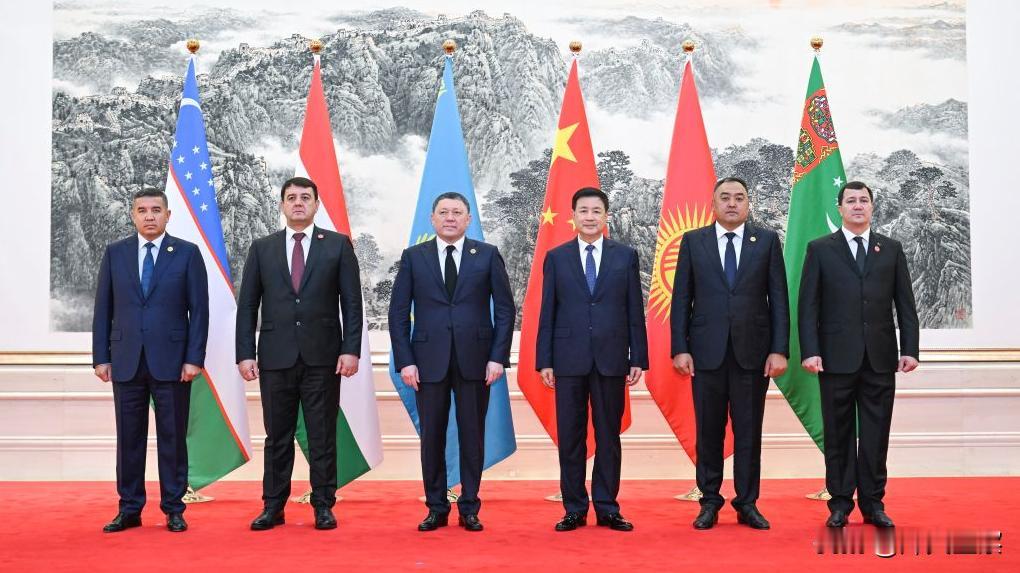中亚五国部长集体进京，中国要办一件大事！土库曼斯坦永久中立国，连上合都没加入，