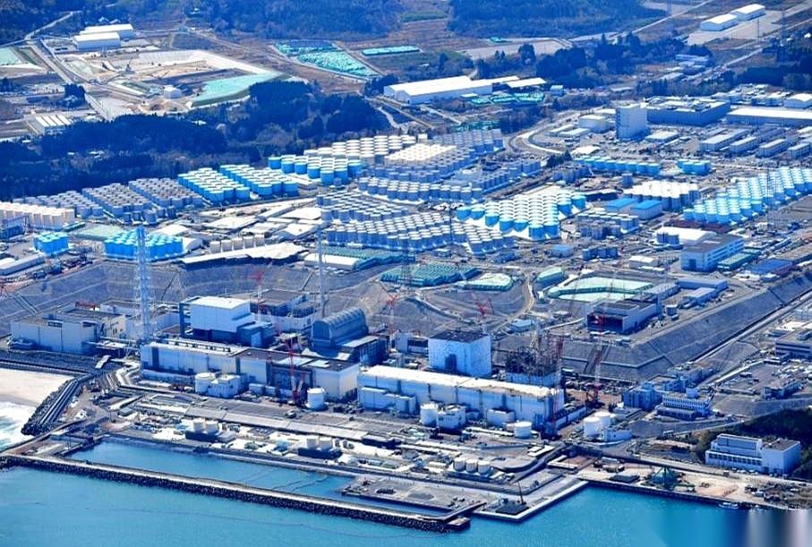 桌子底下，日本已经悄悄攒够了5500枚核弹的材料。差的，就是一把拧螺丝的扳手。