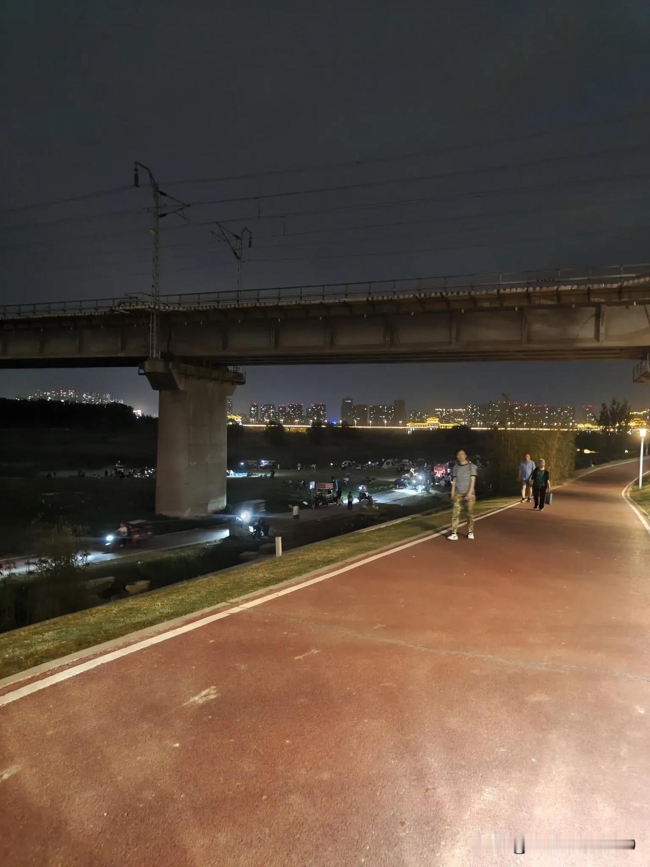 西安是一座文化底蕴比较厚重的城市，先后有十三个王朝在此建都，它的历史文化气息比较