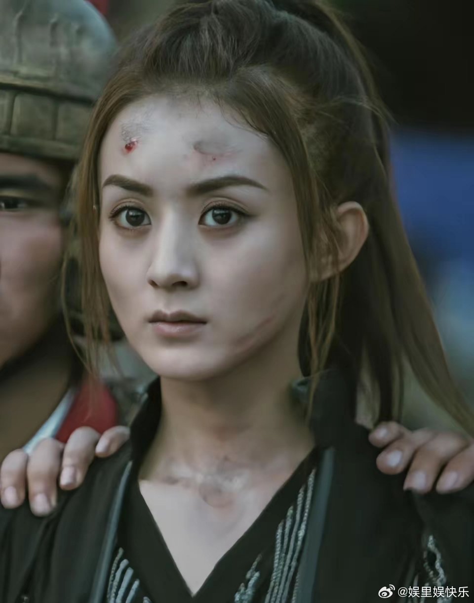 “粉底液将军”现世，才明白当年的赵丽颖，有多么权威！拍摄楚乔传时，她在片中就饰演