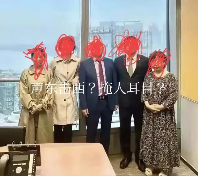 为什么会把这张合影照片晒到网上呢？具体是谁做的决定？有人说，那个时候发这个照