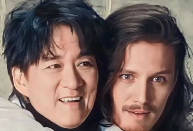 周华健估计现在坐床上郁闷呢吧！他怎么也想不到，儿子官宣结婚，本以