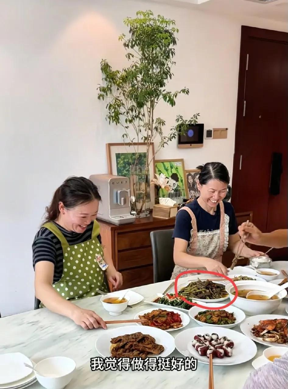 小凤家的红姐现在后悔得不得了了！本来想休假玩两天，万万没想到，休个假可能把工作