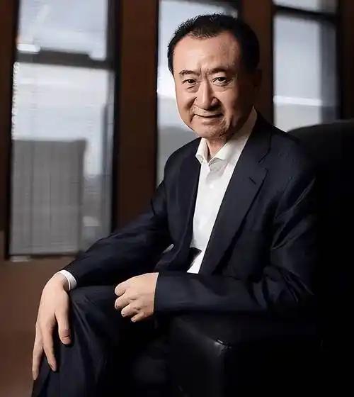别以为公司破产老板照样潇洒，王健林这回是真被绑死了。名下部分股权被司法冻结，38