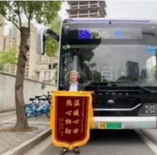 湖南公交取消老人免费乘车？官方紧急叫停！这道民生题没有“非此即彼”的答案湖