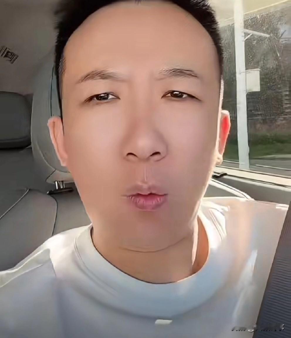 大鹏gg点评王小源停播，多大的人物也得低头！大鹏gg点评王