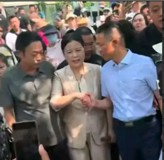 真是服了田静，知道624626对于许妈李律来说都是一场硬仗呀，许妈姚爸和李律紧锣
