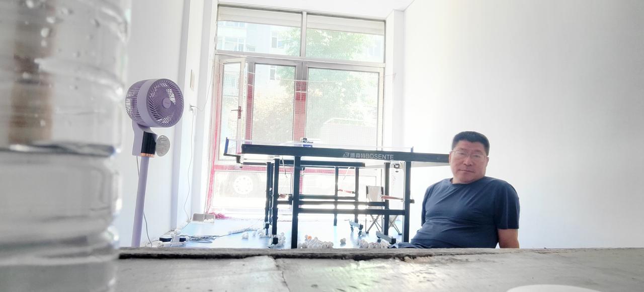 今天早晨吃饭时，妻子跟我说了一件事，我表示赞同。她说：农村有个女人，六十几岁