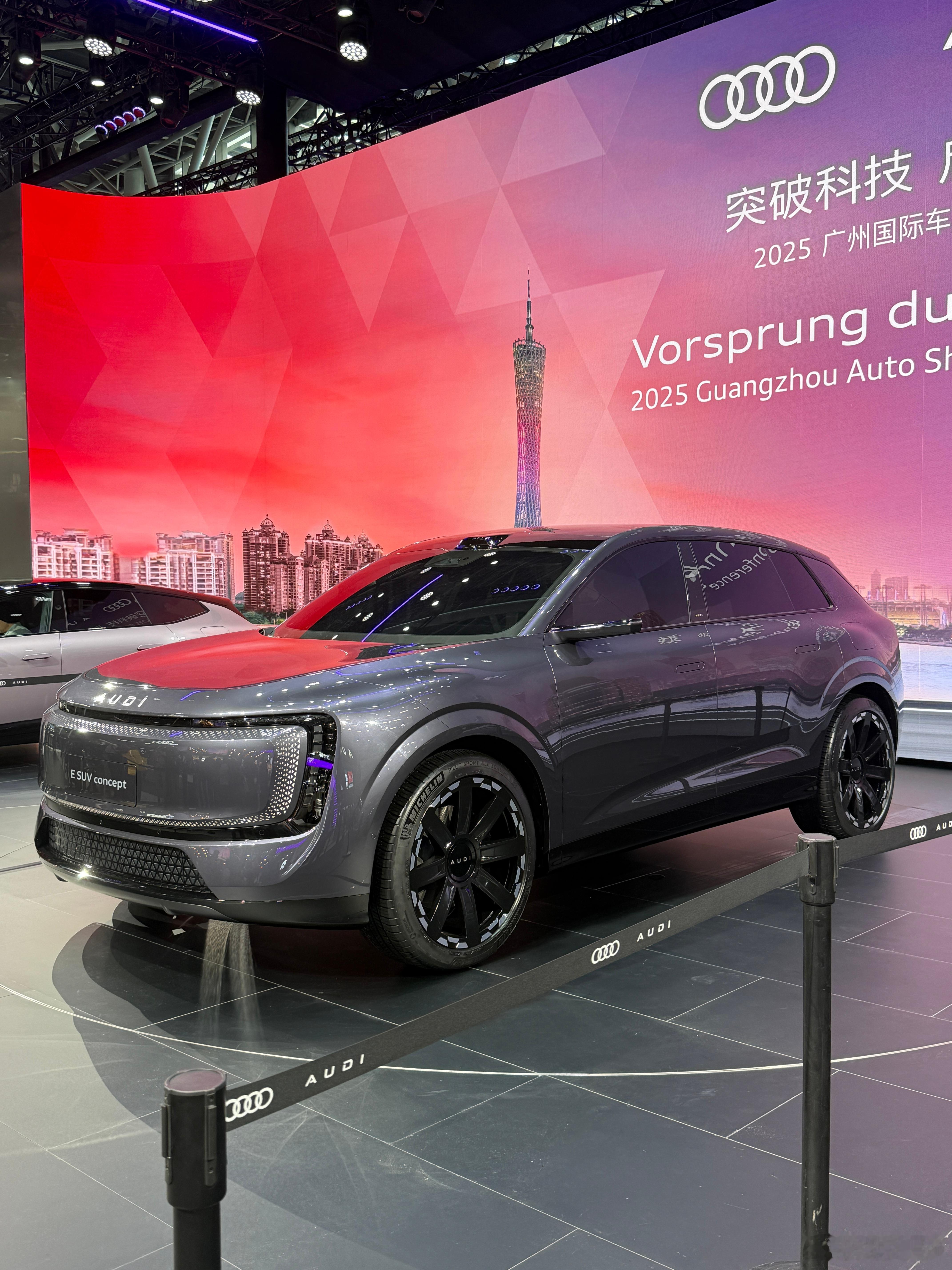 AUDI品牌第二辆车，ESUV概念车，中大型SUV。现在流传有可能会叫E8，我