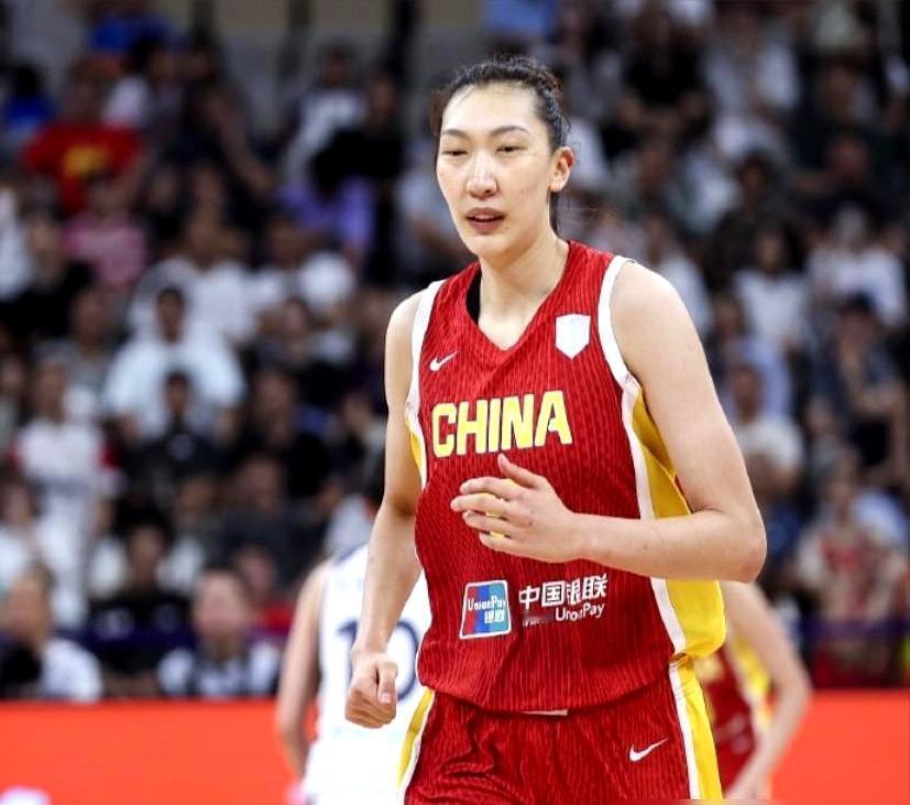 放弃国内几百万年薪，跑去澳洲只拿30万，图啥？她一来，直接把一支垫底球队带