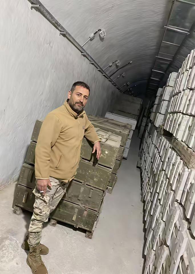 ​黎巴嫩真主党似乎被打得消声匿迹，这时候看到真主党弹药储备，真是让人大开眼界至少