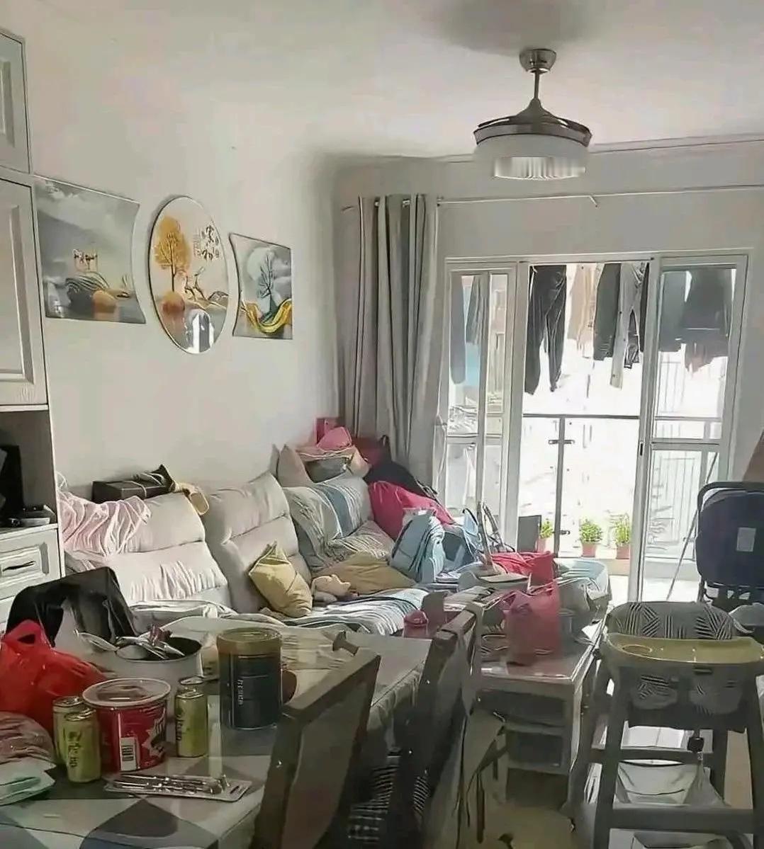 自从生了孩子，家就不像家了[捂脸哭][捂脸哭][捂脸哭]
