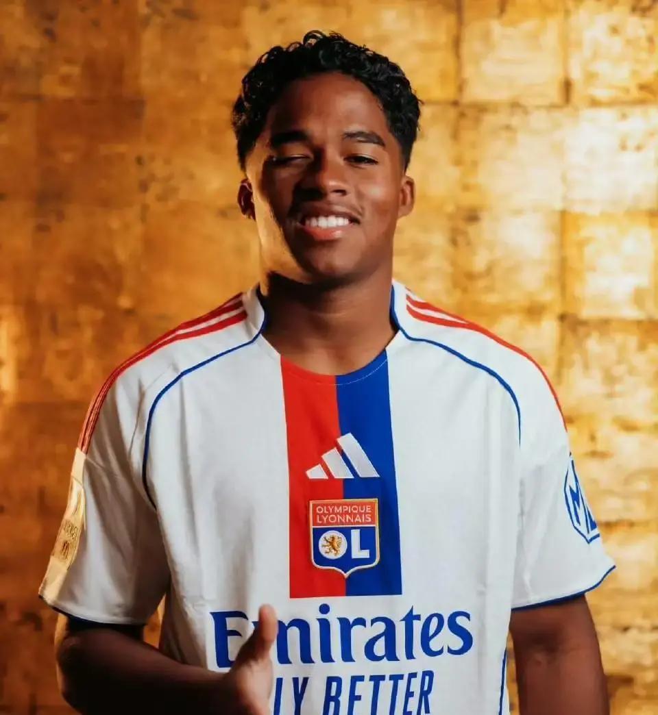 皇马把5000万欧元的天才扔给了里昂。不是放弃，而是一次精准的“人质交换”。