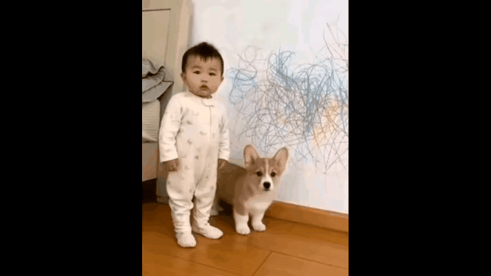 笑不活了！一女子看孩子还睡着，赶紧收拾一下房子，结果忙活半天回头去看孩子，一推房