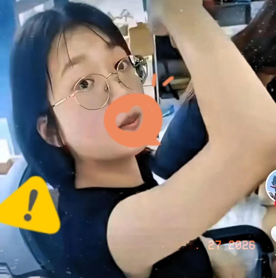 杭州那个外卖员被恶意投诉的事，热搜挂了好几天。大家都在痛斥那个嘴里还嚼着肉、