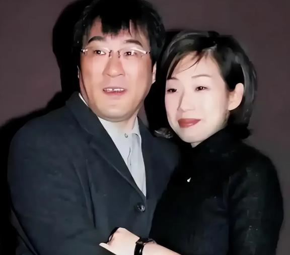 1994年，李宗盛婚内爱上林忆莲，两人悄悄同居，结果没多久，林忆莲就怀孕了，李宗