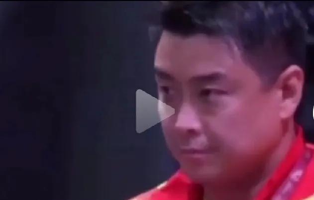 王皓的痛，到底有多扎心！美国WTT赛场上，王皓的心情如同翻滚的巨浪，难以