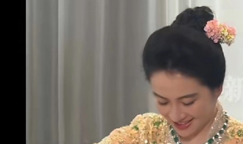 叶璇连夜冲上了热搜这次她完全不想忍了，面对网友的质疑，她直接硬刚回应了“拍短剧